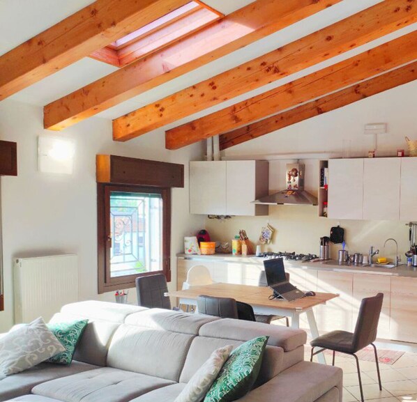 Living area - THE SWEET WALLS: WE GIVE VALUE TO YOUR STAYS (Urbana)