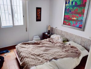 2 habitaciones, tabla de planchar con plancha, wifi y ropa de cama
