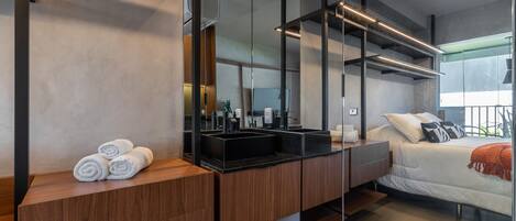 1 soverom, strykejern/-brett, wi-fi (inkludert) og sengetøy