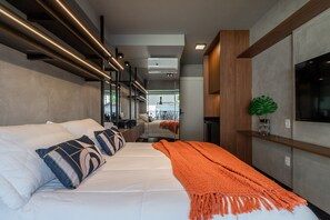 1 habitación, tabla de planchar con plancha, wifi gratis y ropa de cama 