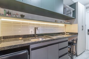 Fridge, microwave, oven, coffee/tea maker