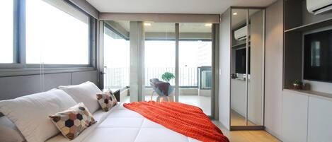 Iron/ironing board, free WiFi, bed sheets