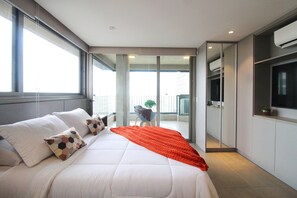 Iron/ironing board, free WiFi, bed sheets