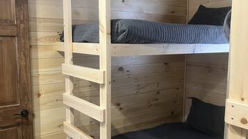 3 عدّة غرف نوم وواي فاي مجانًا وملاءات أسرّة