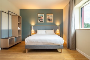 Chambre Standard, 1 grand lit | Literie de qualité, bureau, rideaux d’obscurcissement