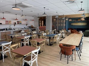 Buffet déjeuner servi en supplément en semaine