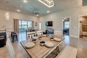 Dining - Superb 4 BR Villa with 2 master suites, heated pool, kayaks, pool table, bikes, fishing poles (Cape Coral)