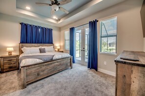 4 bedrooms, iron/ironing board, travel cot, free WiFi - Superb 4 BR Villa with 2 master suites, heated pool, kayaks, pool table, bikes, fishing poles (Cape Coral)