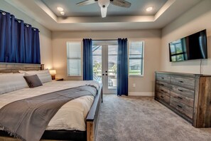 4 bedrooms, iron/ironing board, travel crib, free WiFi