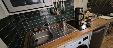 Cookware/dishes/utensils