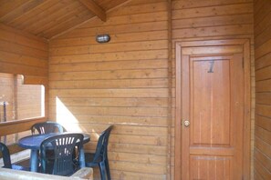 Outdoor dining - Bungalow de 2 Dormitorios con Cocina (Fuente de Piedra)