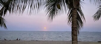 Paradise Inn Placencia - Turtle Suite on the beach