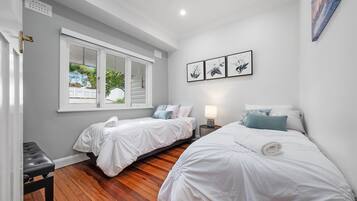 3 bedrooms, desk, iron/ironing board, travel crib