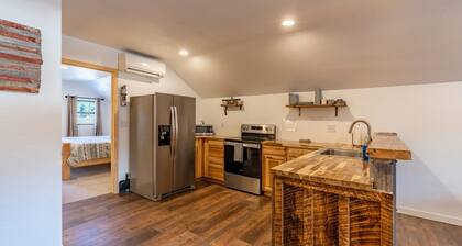 Gold VC Custer`s Loft | 1 Bed, 1 Bath