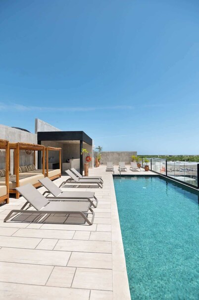 Relaxing 1 BDRM, 1 BR, Balcony & Pool Access Apt