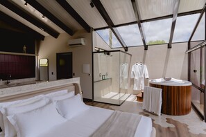 Ropa de cama de alta calidad y minibar