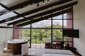 Premium bedding, minibar, laptop workspace, free WiFi