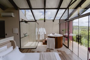 Ropa de cama de alta calidad y minibar