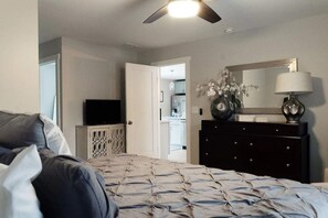 3 bedrooms, iron/ironing board, free WiFi, bed sheets - SERENITY in the city!!! Atlanta (Atlanta)