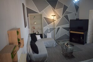 Basic House | Living area | 32-inch TV with digital channels