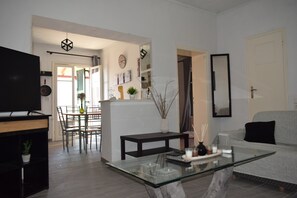 Basic House | Living area | 32-inch TV with digital channels