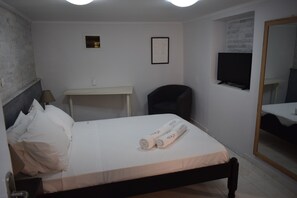 Basic-Haus | 2 Schlafzimmer, Schreibtisch, Bügeleisen/Bügelbrett, kostenloses WLAN