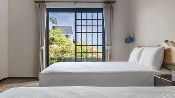 Blackout curtains, free WiFi, bed sheets