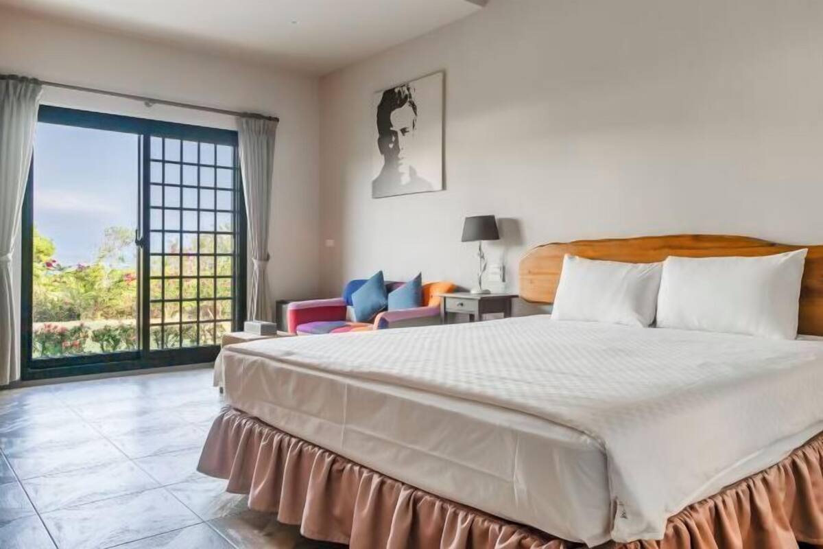 Blackout curtains, free WiFi, bed sheets