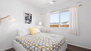4 bedrooms, iron/ironing board, WiFi