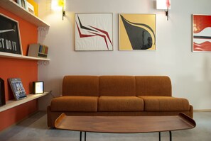 Smart TV, books - StraMo House (Bari)