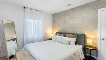 4 bedrooms, iron/ironing board, free WiFi, bed sheets