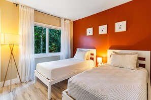4 quartos, ferros/tábuas de passar roupa, Wi-Fi, roupa de cama