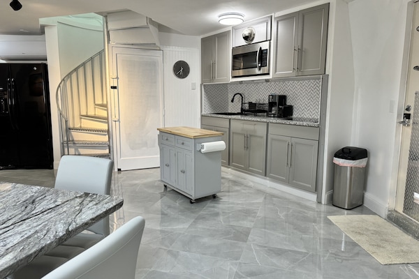 Fridge, microwave, stovetop, coffee/tea maker