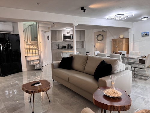 Dome House in Bonita Springs- Naples, close to FGCU, RSW, shopping and beaches