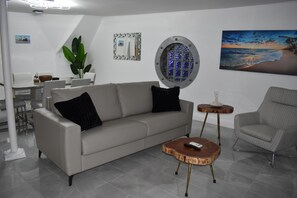 Smart-TV, peis, stereoanlegg og kontorer