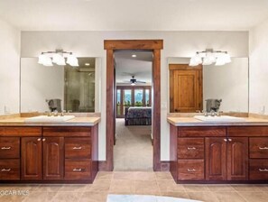 5 bedrooms - Quaking Tree Retreat-Luxury Mountain Escape! (Granby)