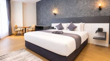 Deluxe Twin Room, 2 Bedrooms, City View | In-room safe, individually furnished, desk, laptop workspace