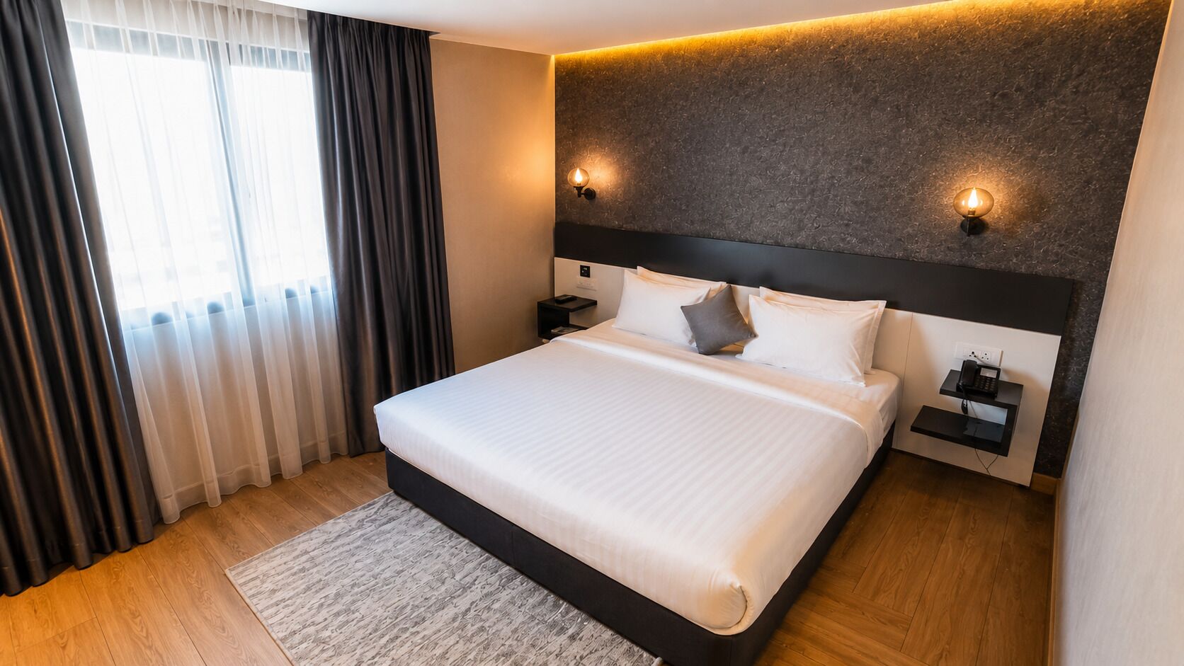 Standard Single Room, 1 Queen Bed, Non Smoking, City View | In-room safe, individually furnished, desk, laptop workspace