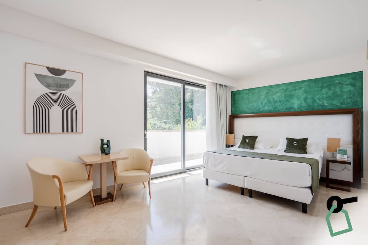 Doppia Comfort | 1 camera, minibar, una cassaforte in camera, una scrivania