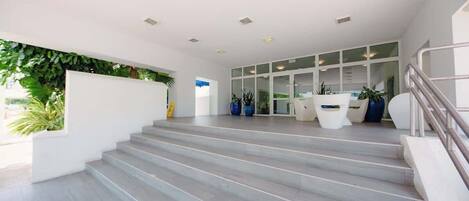 المنشأة من الداخل