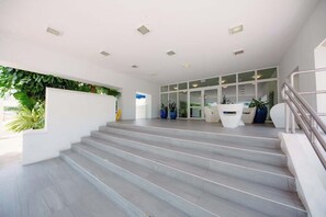 Interior - Steps from Beach 2 Bed 2 Full Bath w/PK  @ ESJ (Carolina)