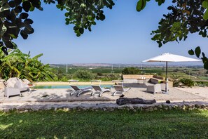 Vila júnior, vista para a piscina | Vista do quarto