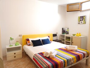 3 quartos, ferros/tábuas de passar roupa, Wi-Fi, roupa de cama