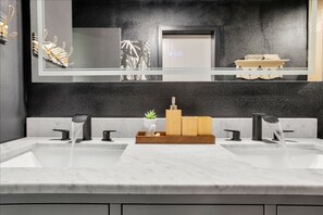 Shower, hair dryer, towels, soap - The Sandstone Villa (Palm Springs)