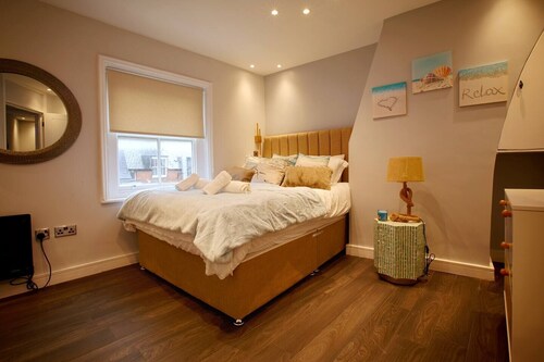 Beachside Family Flat, Central Weymouth