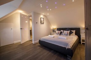 2 slaapkamers, een strijkplank/strijkijzer, gratis wifi, beddengoed