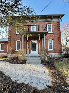 Exterior - Stunning Century Riverfront Estate with sweeping waterfront views. (Napanee)