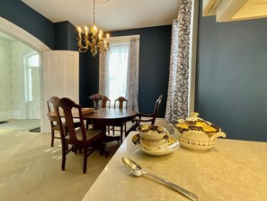 Dining - Stunning Century Riverfront Estate with sweeping waterfront views. (Napanee)