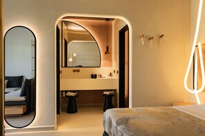 1 bedroom, desk, free WiFi, bed sheets - BRILLIANCE OF MYKONOS DELUXE ZIRKON SUITE WITH PRIVATE POOL (Mykonos)