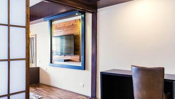 Suite | 1 bedroom, Egyptian cotton sheets, premium bedding, down comforters